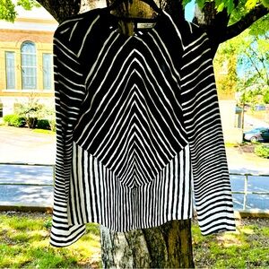Halston Heritage Black and White Chevron Long Sleeve Top Women’s Size 0